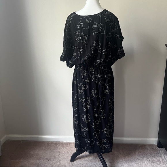 Bobeau | Dress | XL | Black with cream floral design, button front, front slit - Picture 3 of 5